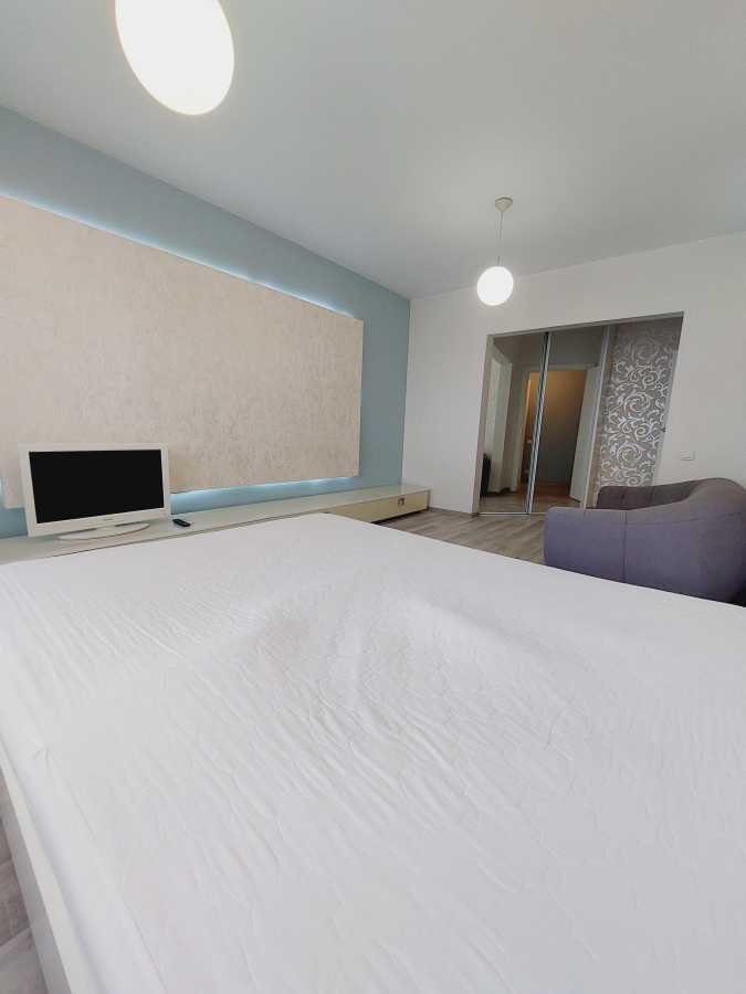 Оренда 1-кімнатної квартири 50 м², Краківська вул., 13В