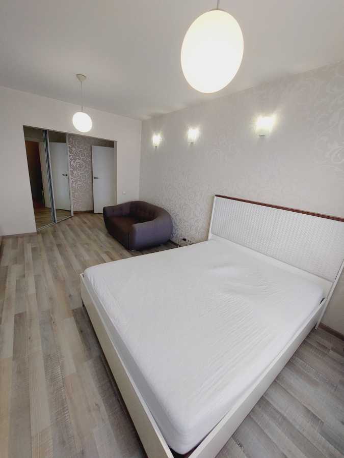 Оренда 1-кімнатної квартири 50 м², Краківська вул., 13В