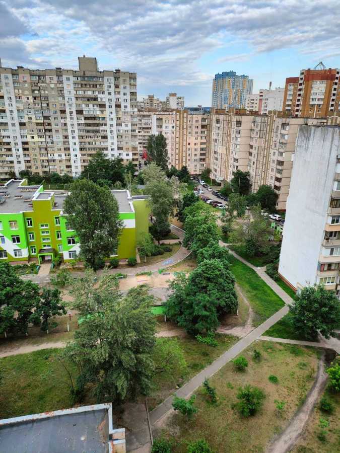 Оренда 2-кімнатної квартири 55 м², Лариси Руденко вул., 13