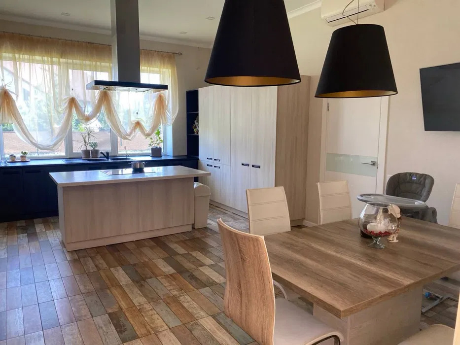 Оренда будинку 455 м², 7-а Абрикосова вул.