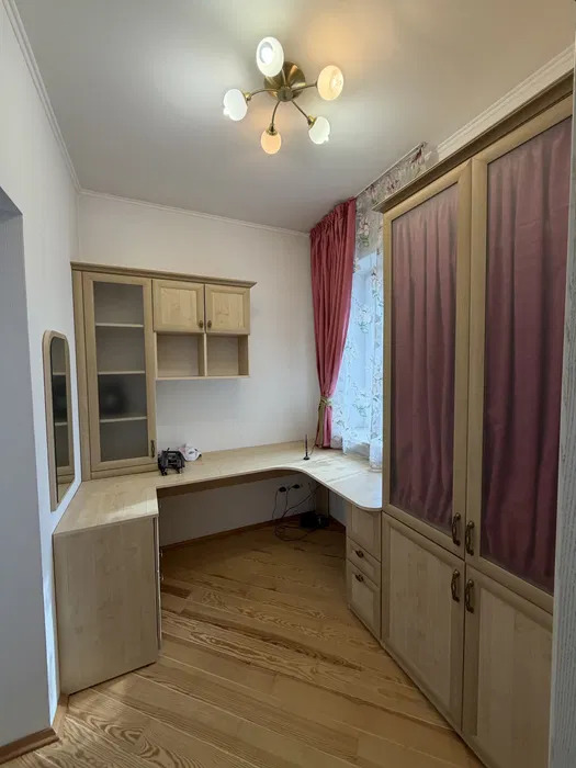 Оренда будинку 161 м², Героїв України вул.