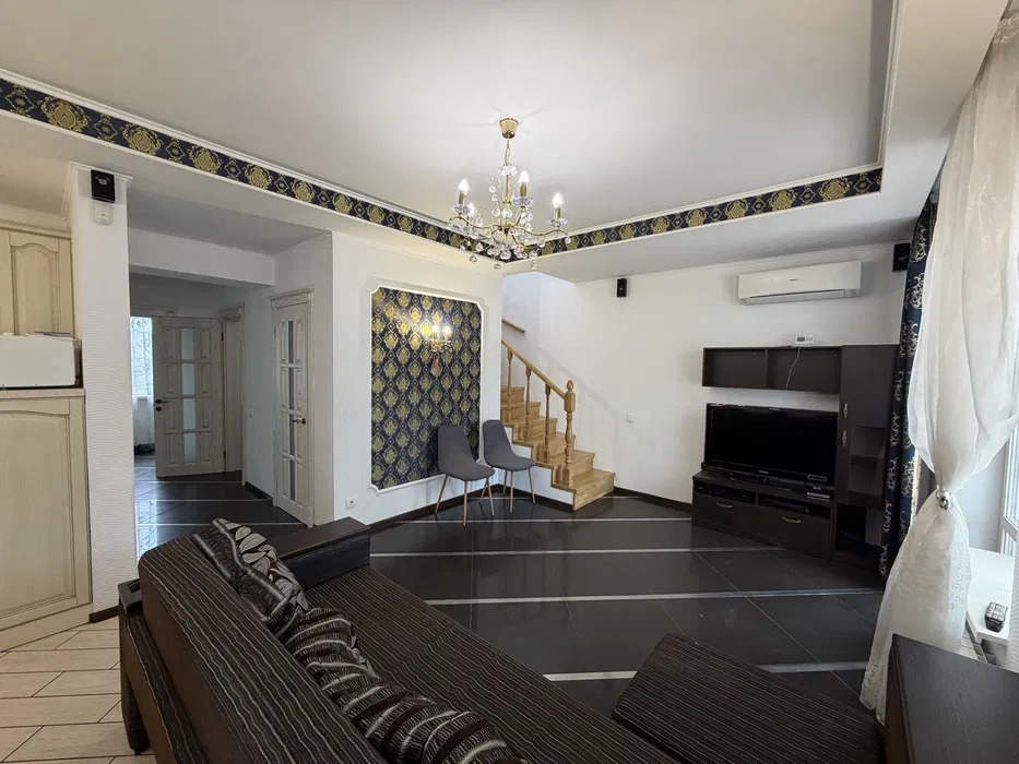 Оренда будинку 161 м², Героїв України вул.