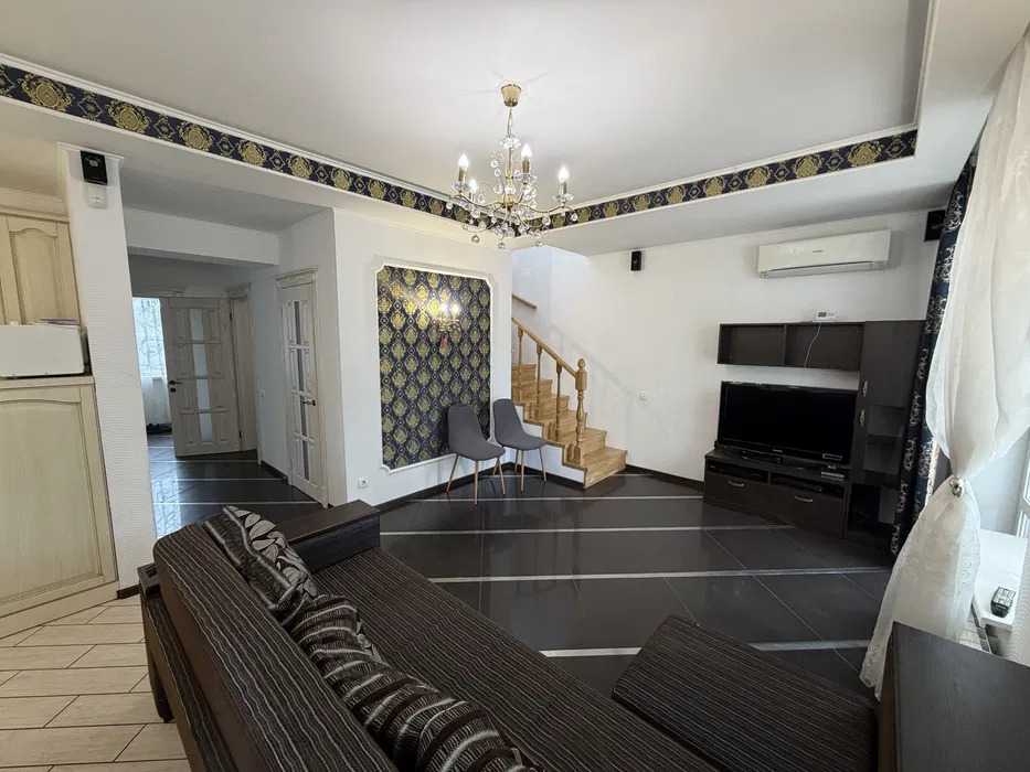 Оренда будинку 161 м², Героїв України вул.
