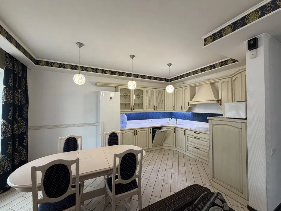 Оренда будинку 161 м², Героїв України вул.