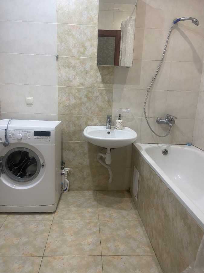 Оренда 3-кімнатної квартири 95 м², Сергія Данченка вул., 3