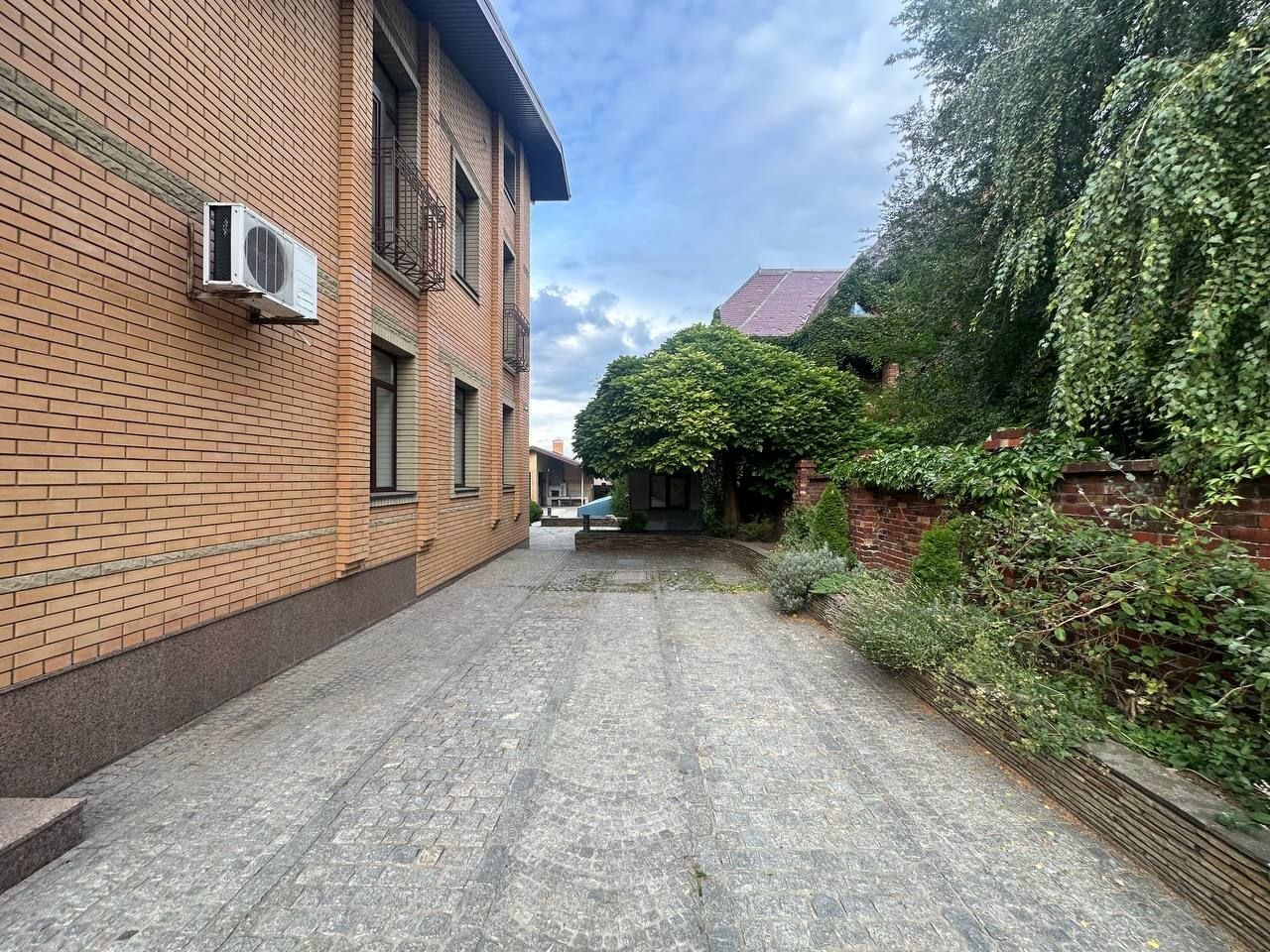 Аренда дома 500 м², Симона Петлюры ул.