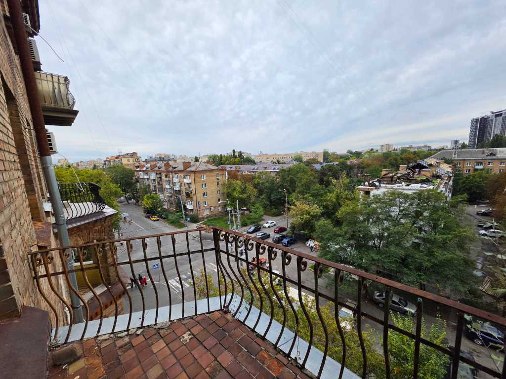 Продажа 2-комнатной квартиры 56.2 м², Деревлянская ул., 12/42
