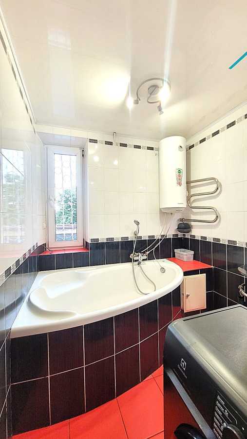 Продажа 3-комнатной квартиры 70 м², Днепровская наб., 13