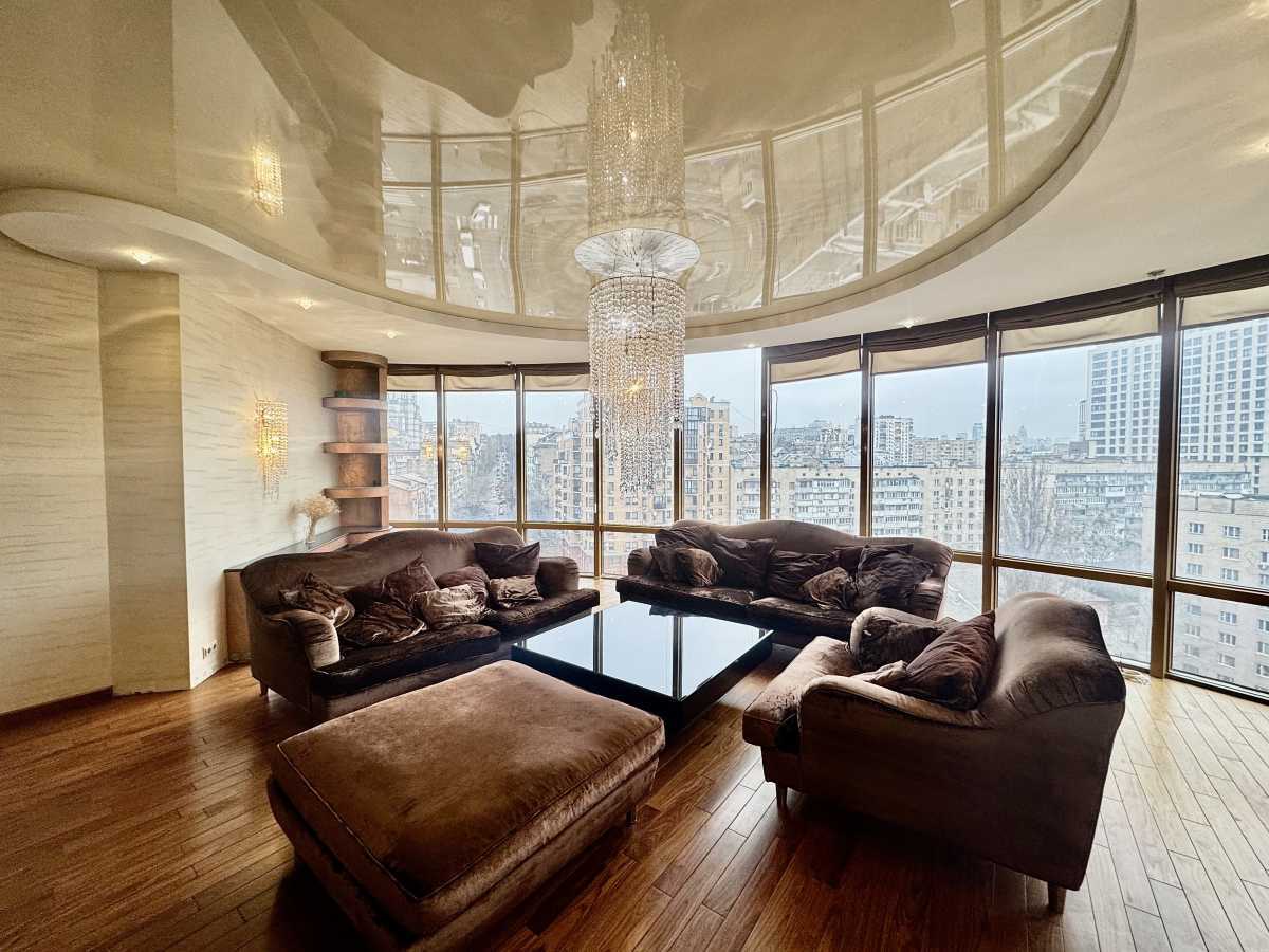 Аренда 4-комнатной квартиры 170 м², Жилянская ул., 59
