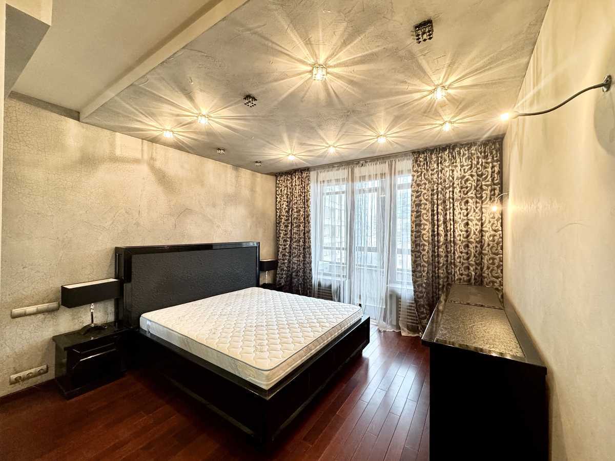 Аренда 4-комнатной квартиры 170 м², Жилянская ул., 59