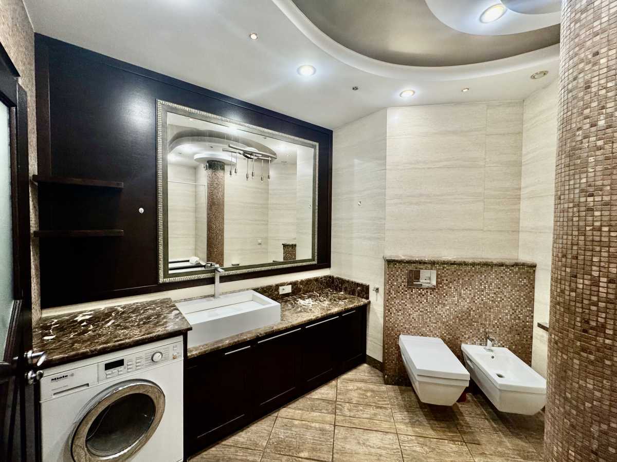 Аренда 4-комнатной квартиры 170 м², Жилянская ул., 59