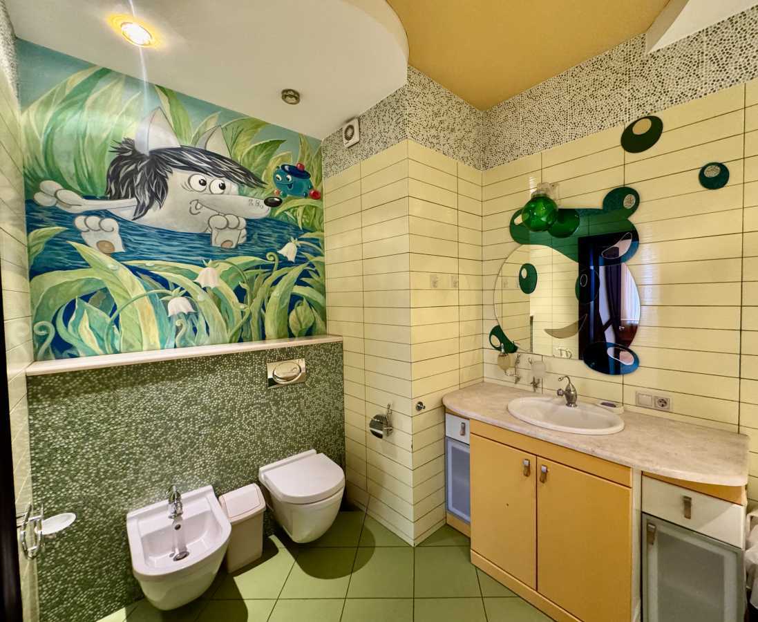 Аренда 4-комнатной квартиры 170 м², Жилянская ул., 59