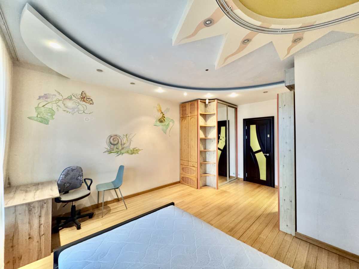 Аренда 4-комнатной квартиры 170 м², Жилянская ул., 59