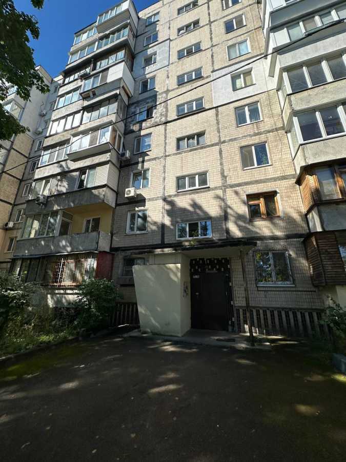 Продажа 3-комнатной квартиры 56 м², Марка Безручко ул., 23А