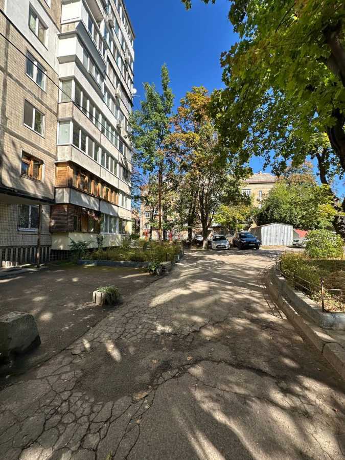 Продажа 3-комнатной квартиры 56 м², Марка Безручко ул., 23А