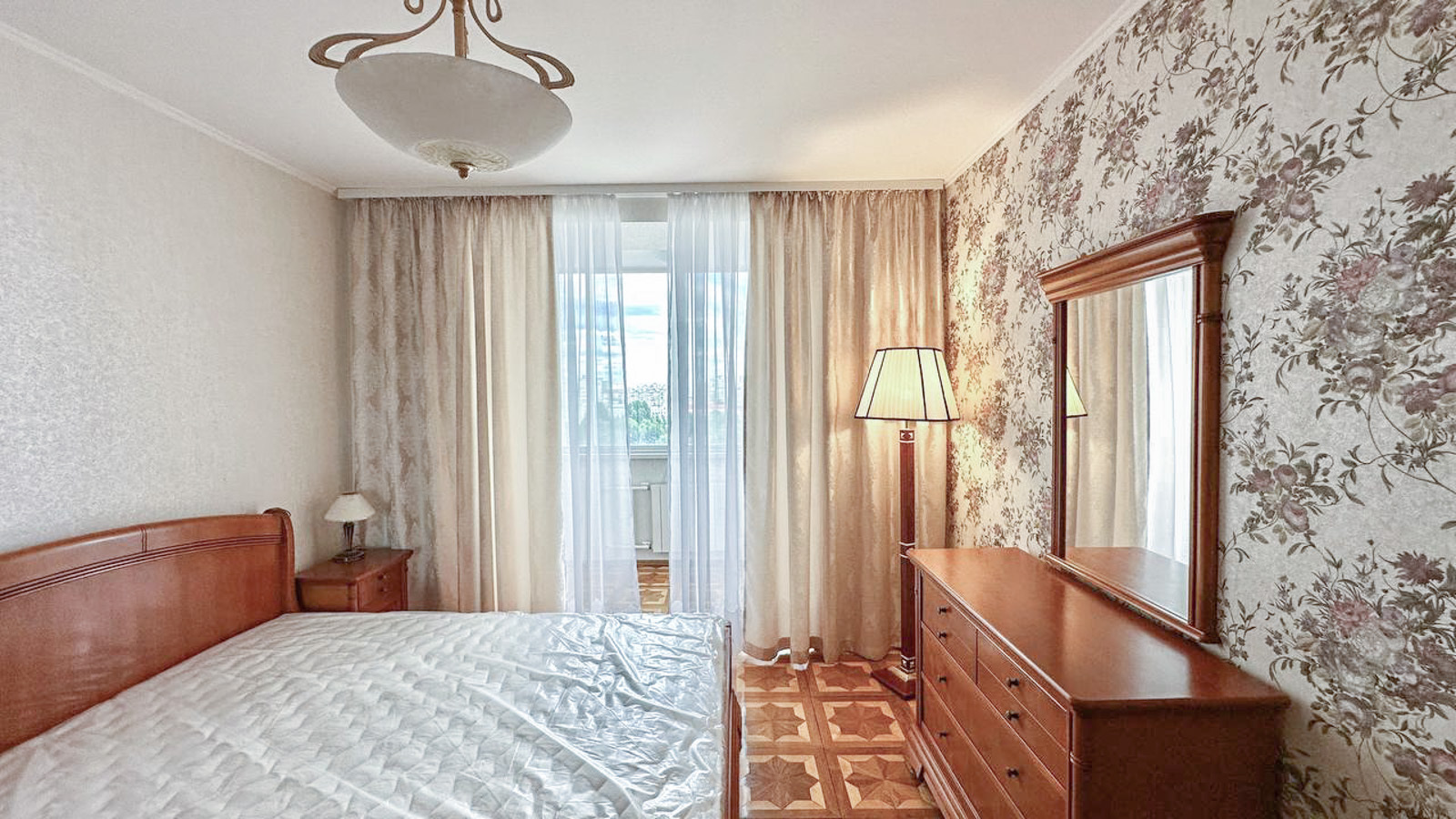 Продажа 3-комнатной квартиры 97 м², Драгоманова ул., 31В