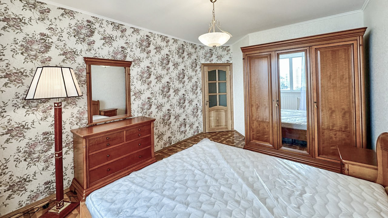Продажа 3-комнатной квартиры 97 м², Драгоманова ул., 31В