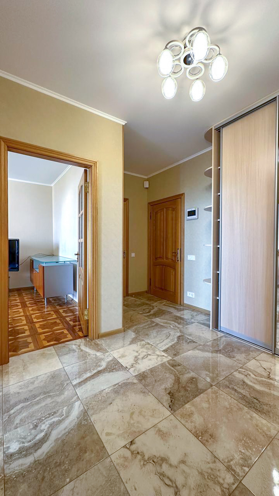 Продажа 3-комнатной квартиры 97 м², Драгоманова ул., 31В