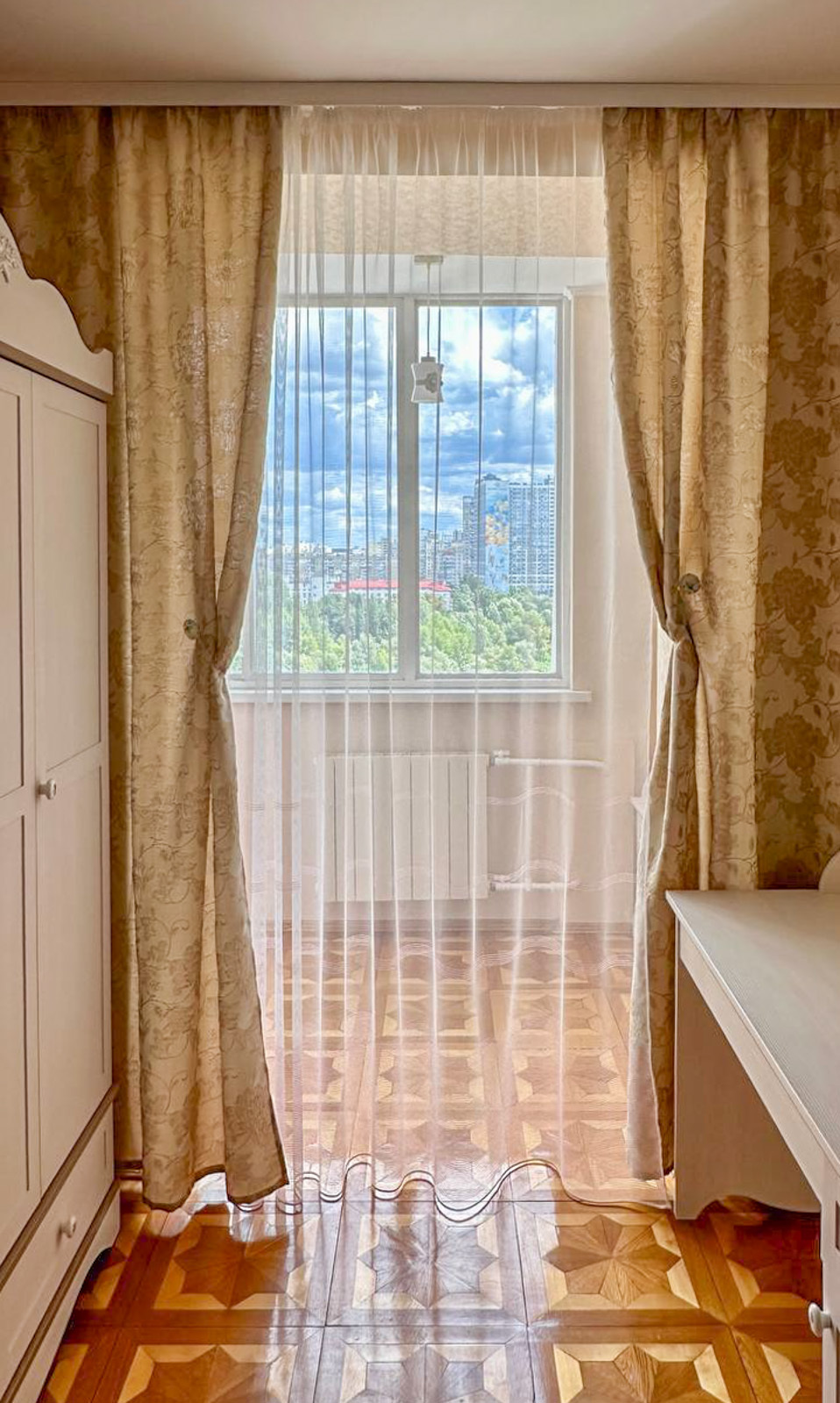 Продажа 3-комнатной квартиры 97 м², Драгоманова ул., 31В