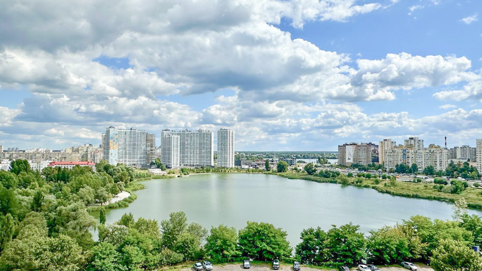 Продажа 3-комнатной квартиры 97 м², Драгоманова ул., 31В