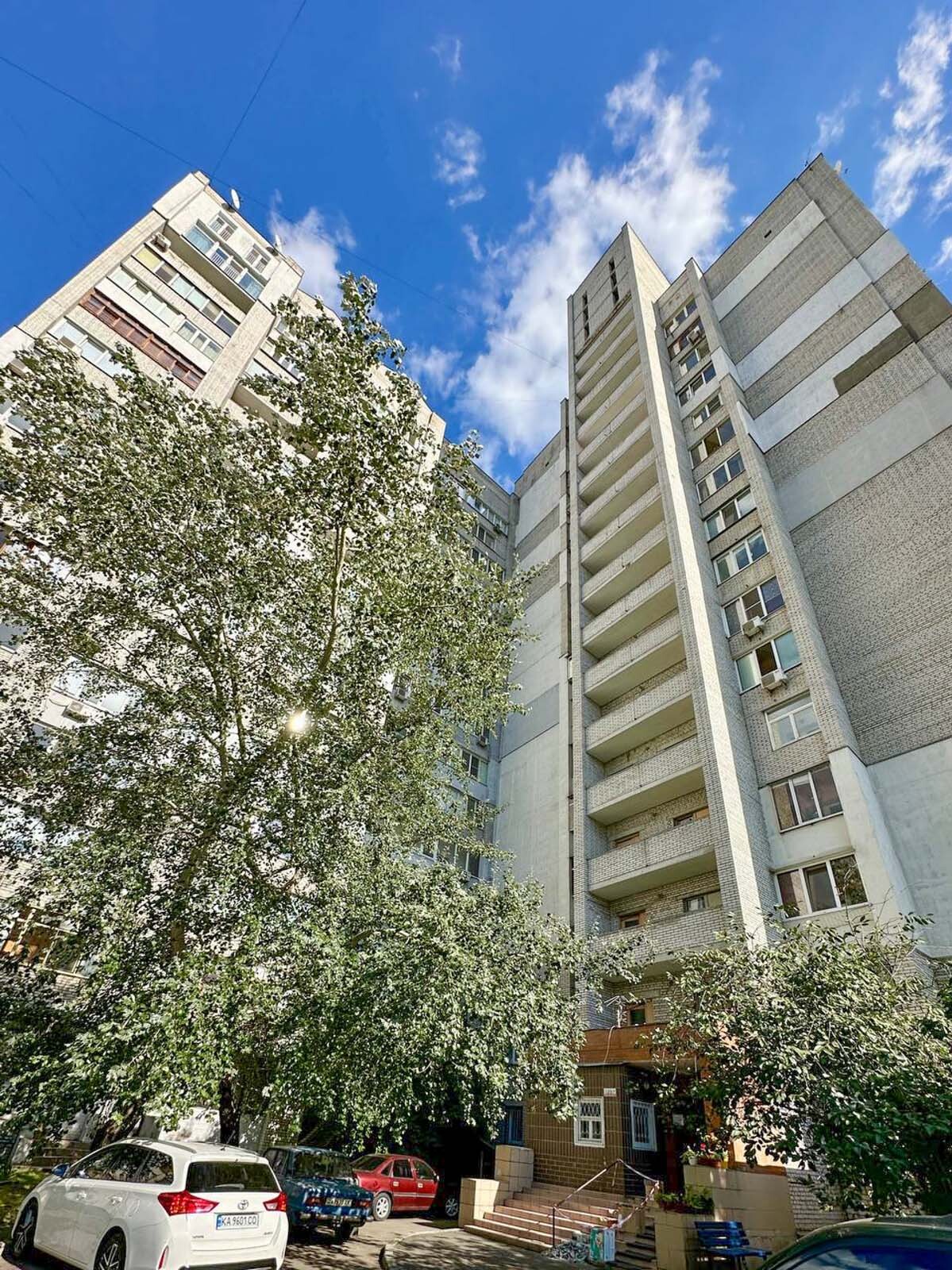 Продажа 3-комнатной квартиры 97 м², Драгоманова ул., 31В