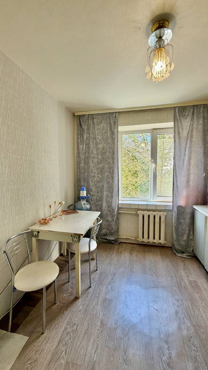 Продаж 3-кімнатної квартири 69 м², Бурштинова вул.