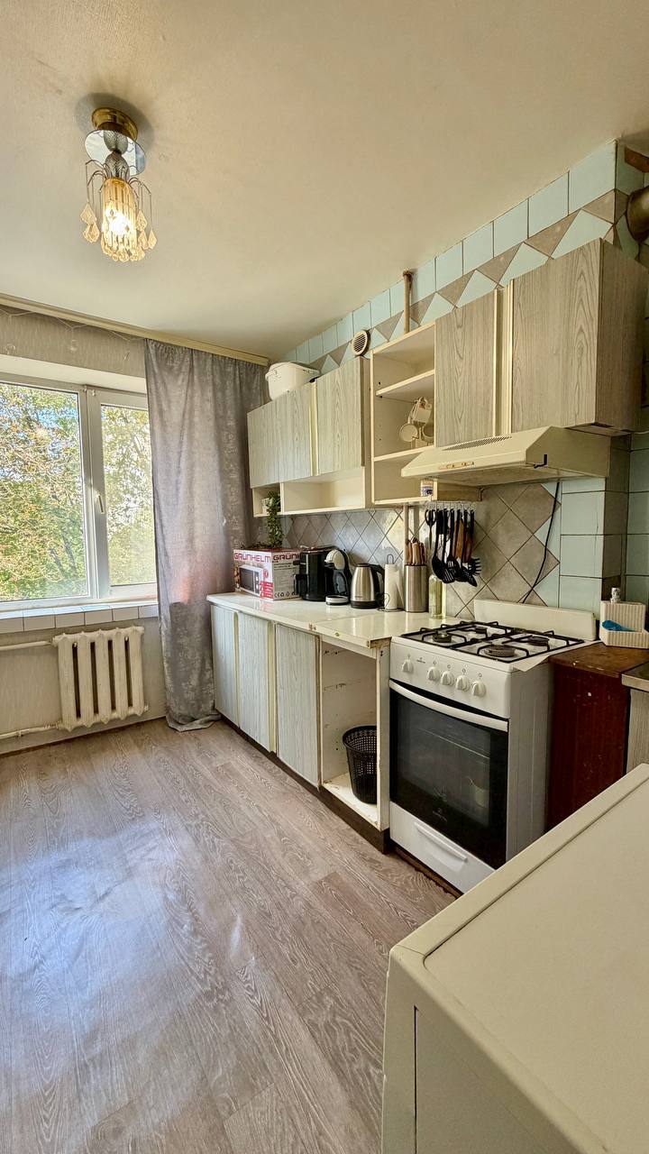 Продаж 3-кімнатної квартири 69 м², Бурштинова вул.