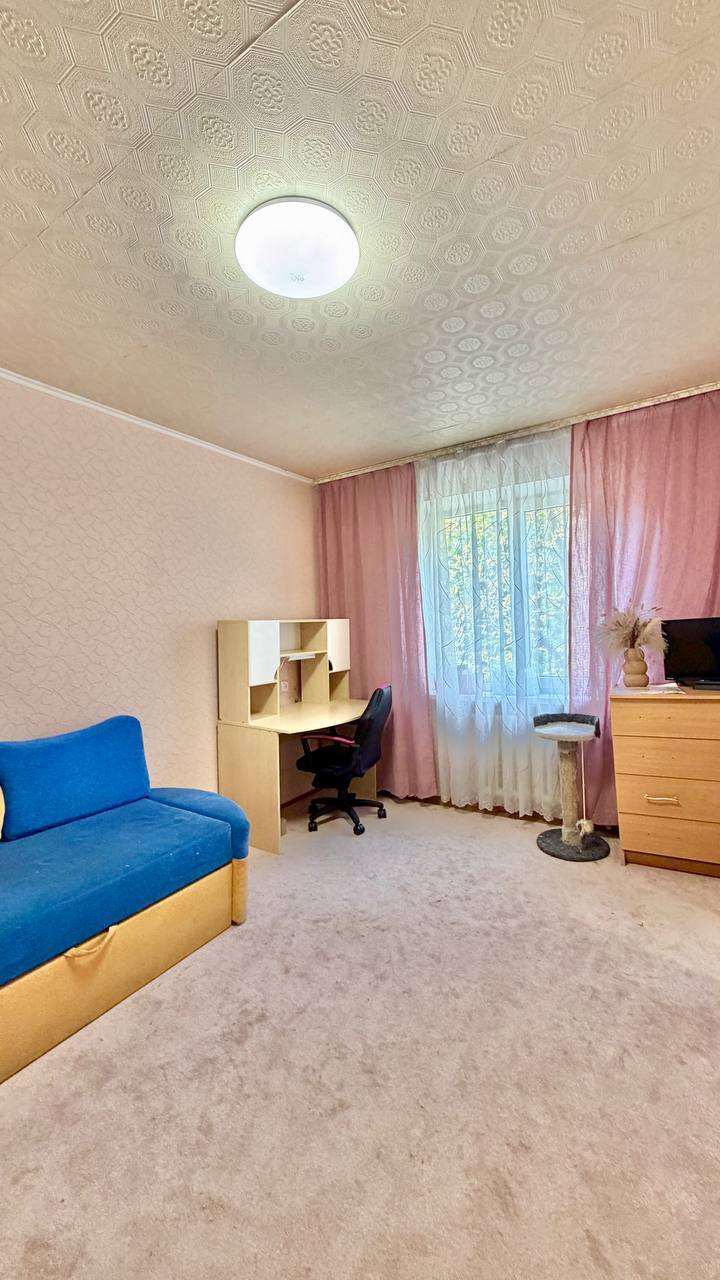 Продаж 3-кімнатної квартири 69 м², Бурштинова вул.