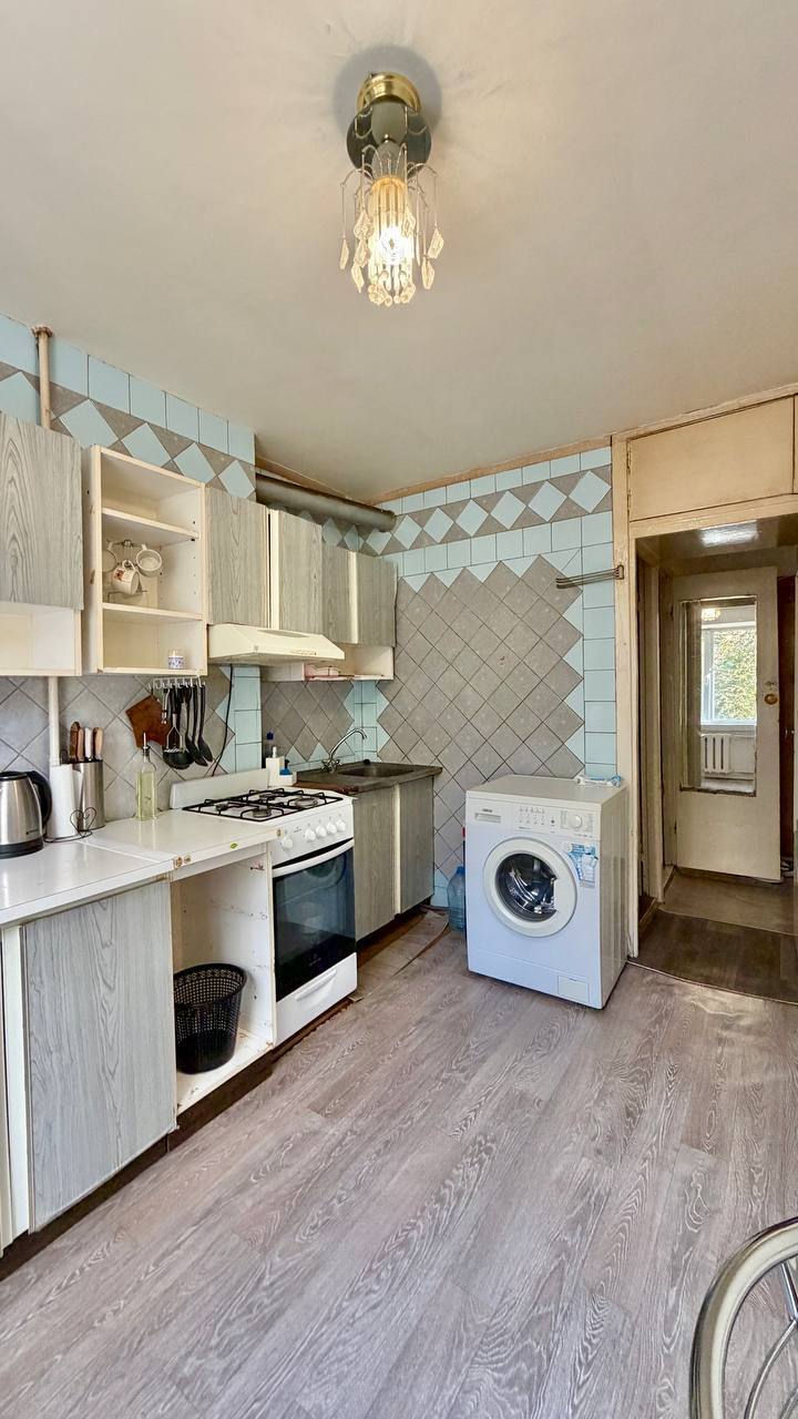 Продаж 3-кімнатної квартири 69 м², Бурштинова вул.