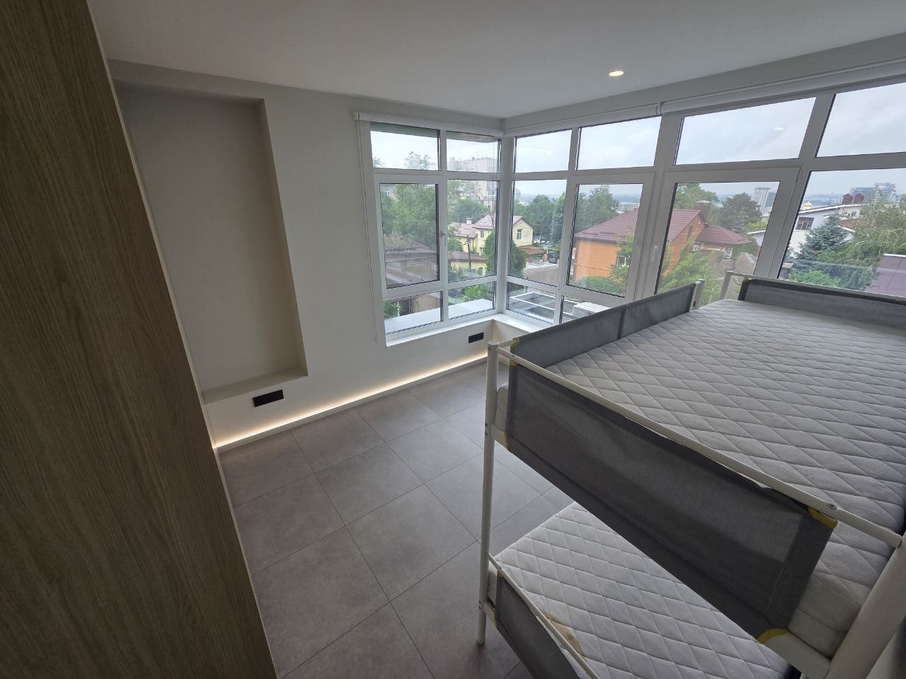 Аренда 4-комнатной квартиры 114 м², Сечевых Стрельцов ул.