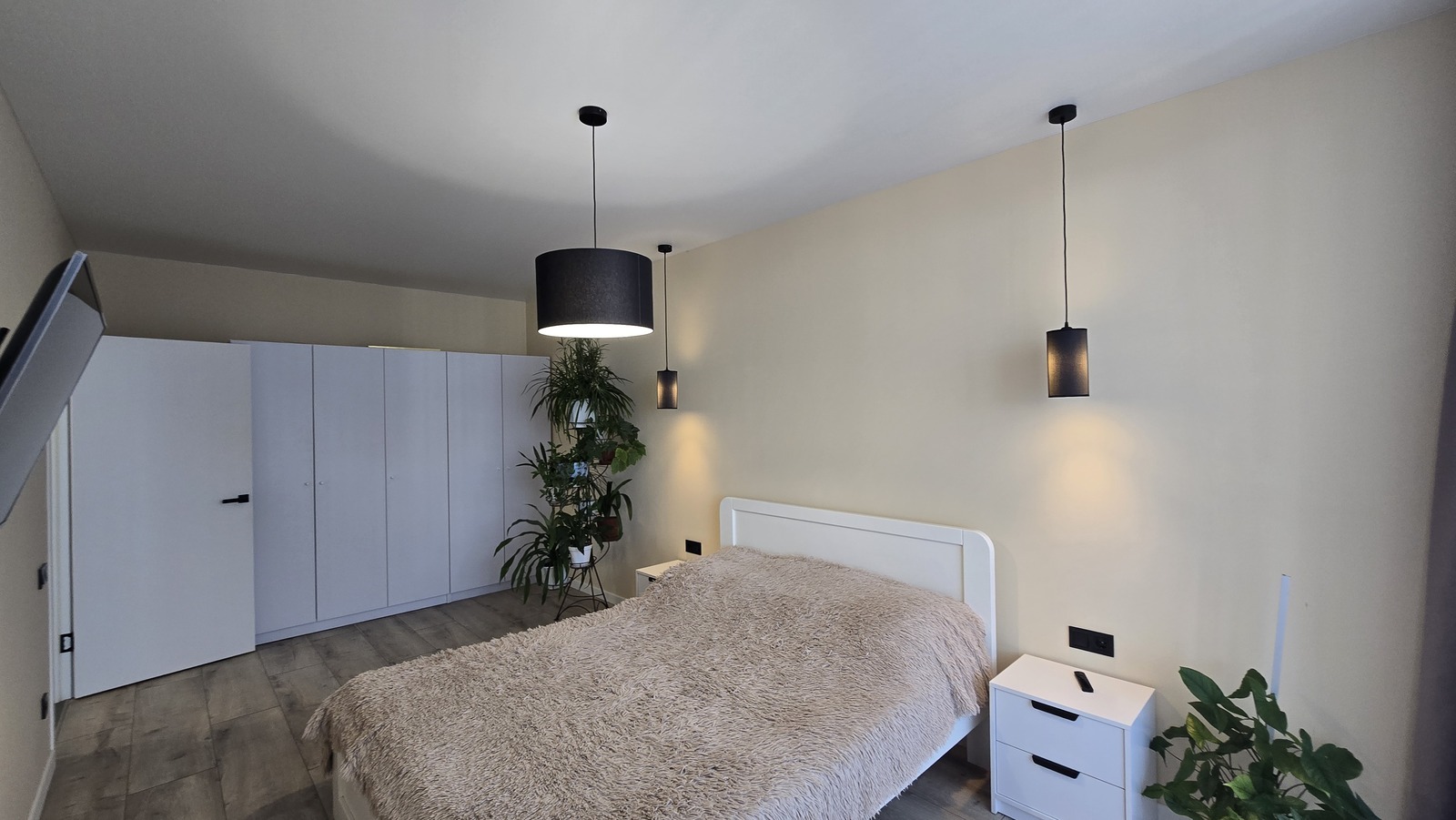 Продаж 2-кімнатної квартири 61 м², Перлинна вул.