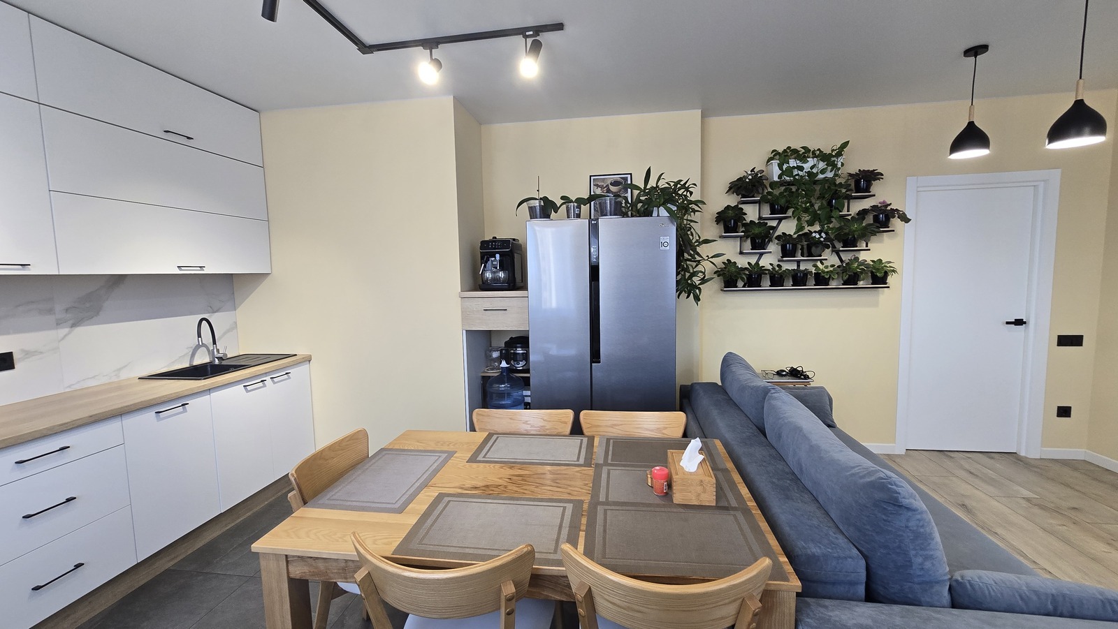 Продаж 2-кімнатної квартири 61 м², Перлинна вул.