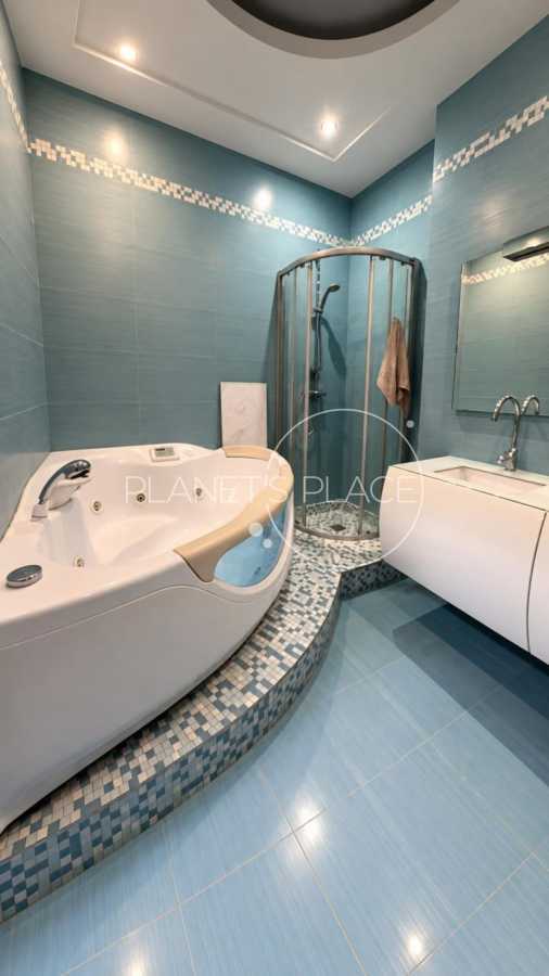 Продажа 2-комнатной квартиры 75.7 м², Вячеслава Черновола ул., 25