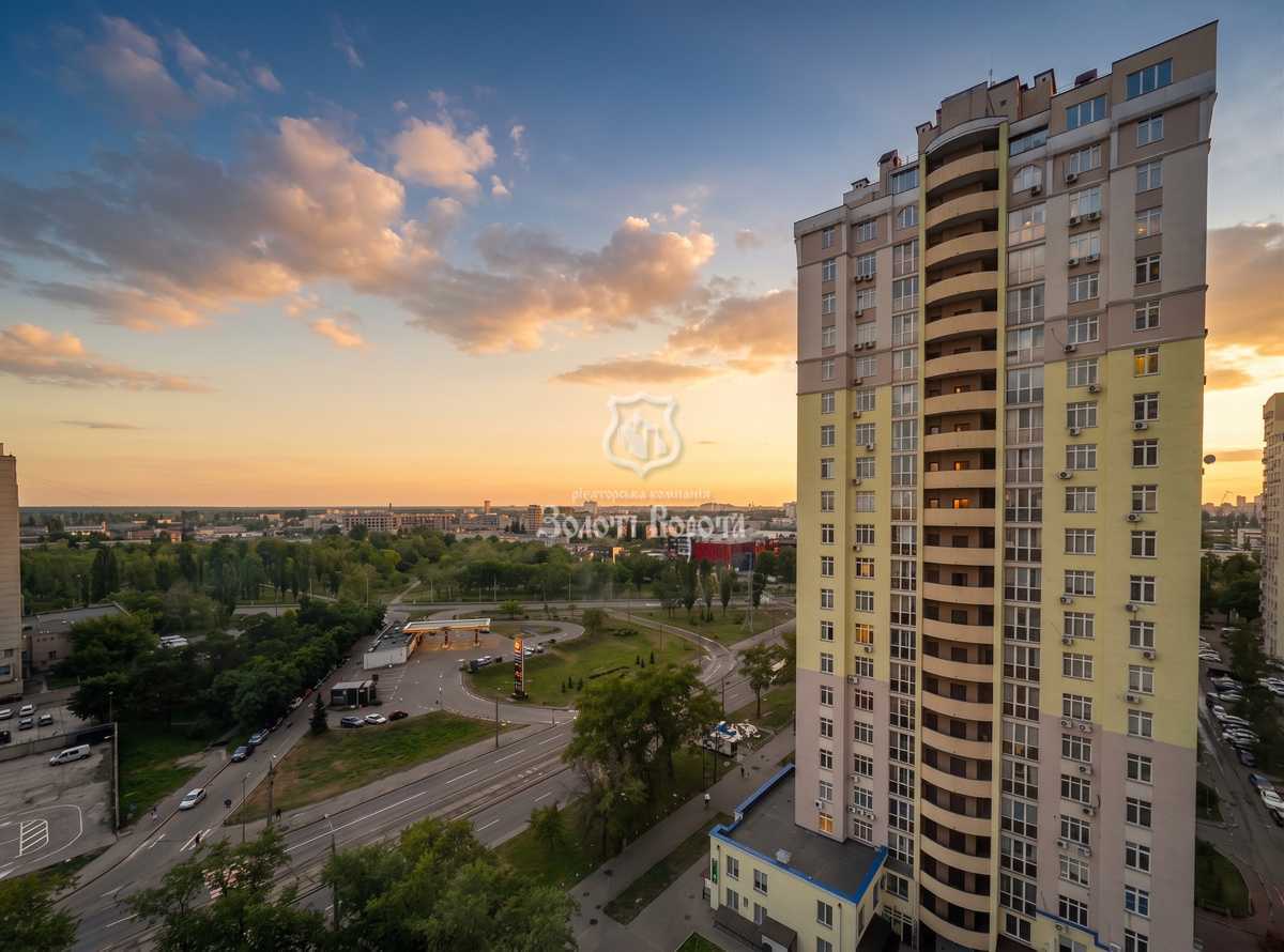 Продажа 2-комнатной квартиры 75.2 м², Краковская ул., 27