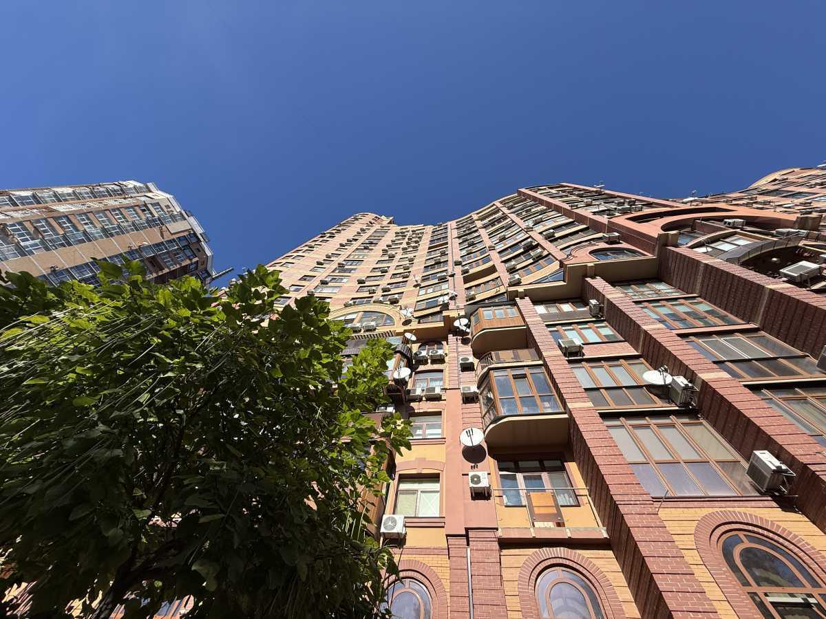 Продажа 2-комнатной квартиры 83 м², Евгения Коновальца ул., 36В
