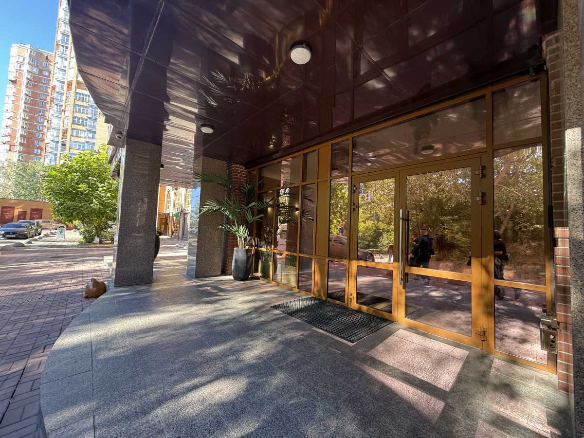 Продажа 2-комнатной квартиры 83 м², Евгения Коновальца ул., 36В