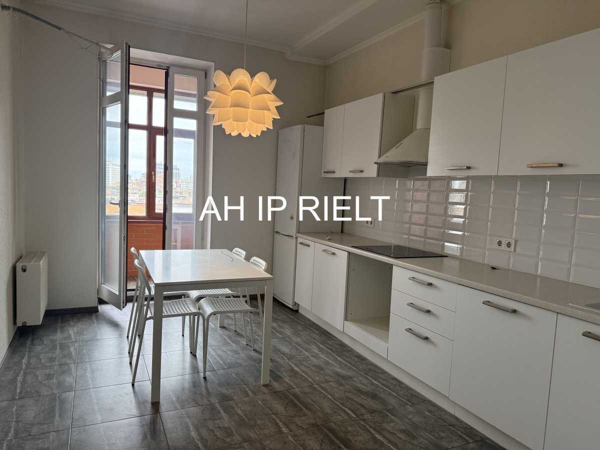 Продажа 2-комнатной квартиры 83 м², Евгения Коновальца ул., 36В