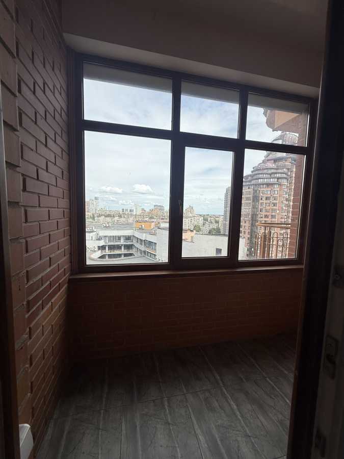 Продажа 2-комнатной квартиры 83 м², Евгения Коновальца ул., 36В
