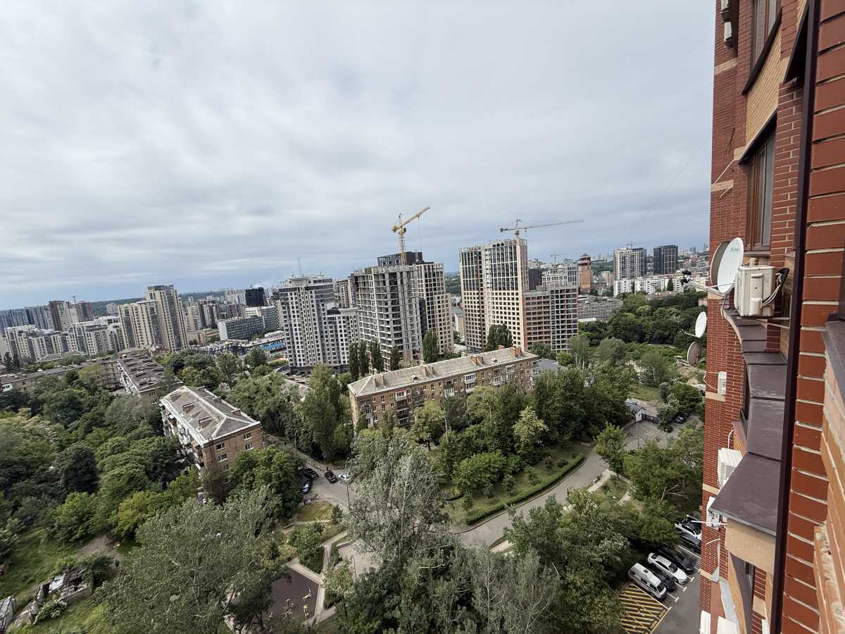 Продажа 2-комнатной квартиры 83 м², Евгения Коновальца ул., 36В