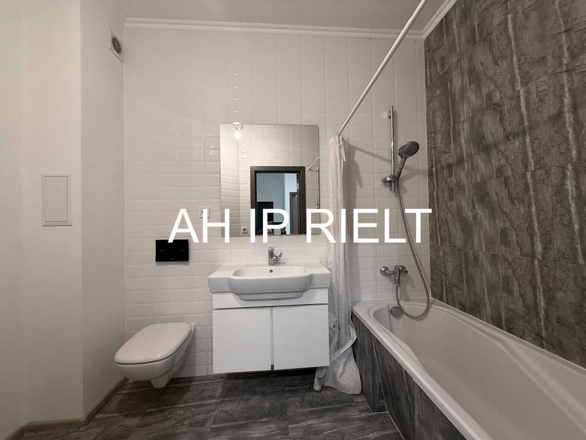 Продажа 2-комнатной квартиры 83 м², Евгения Коновальца ул., 36В