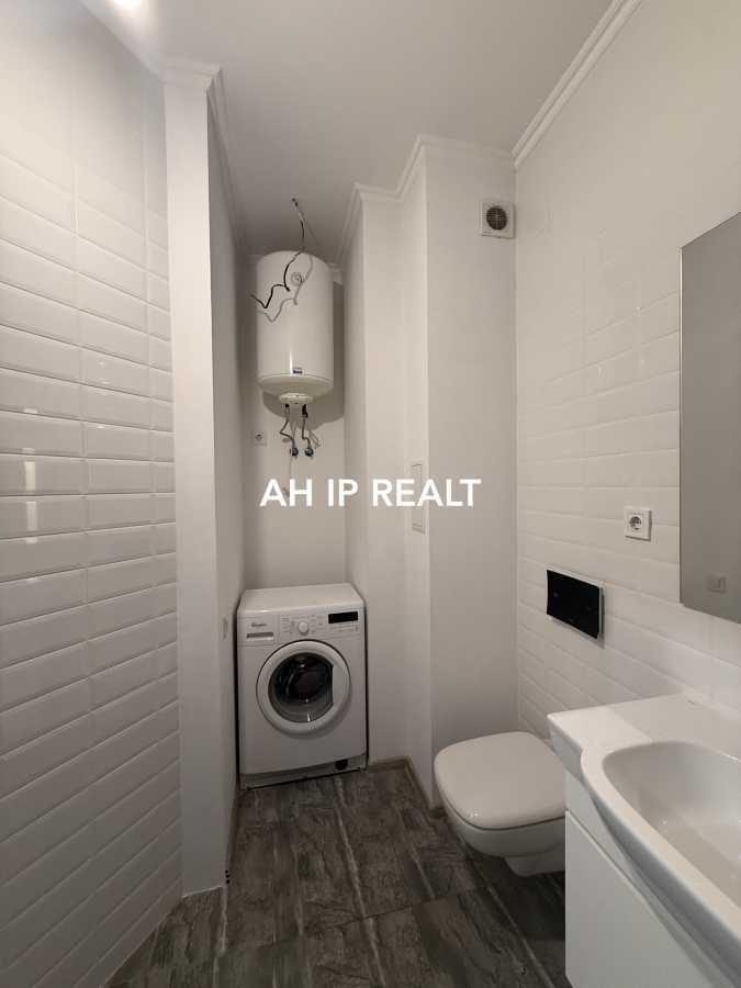 Продажа 2-комнатной квартиры 83 м², Евгения Коновальца ул., 36В