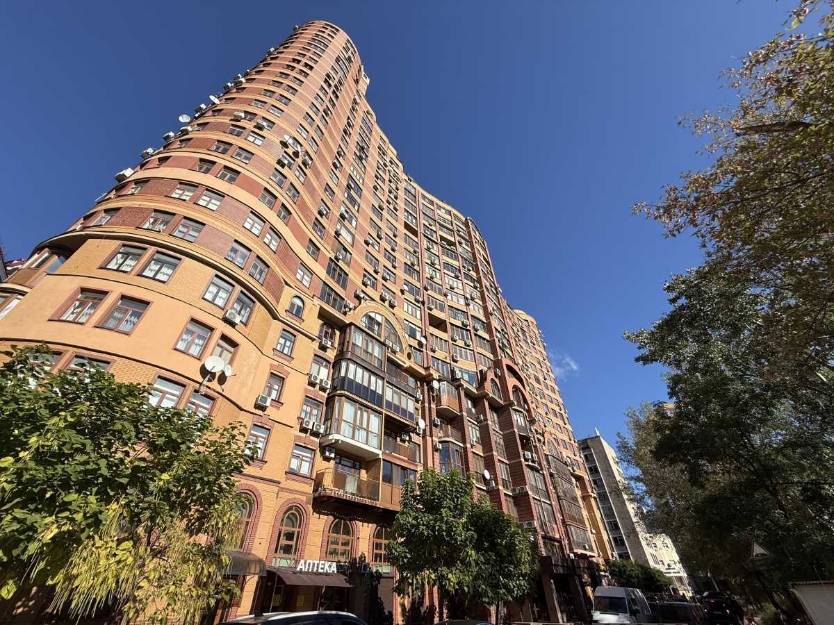 Продажа 2-комнатной квартиры 83 м², Евгения Коновальца ул., 36В