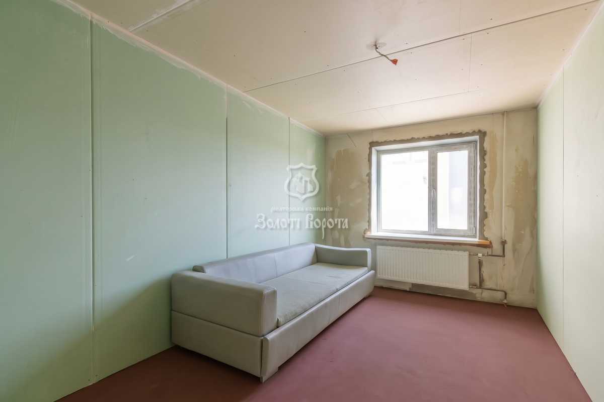 Продажа 4-комнатной квартиры 90 м², Школьный пер., 1а