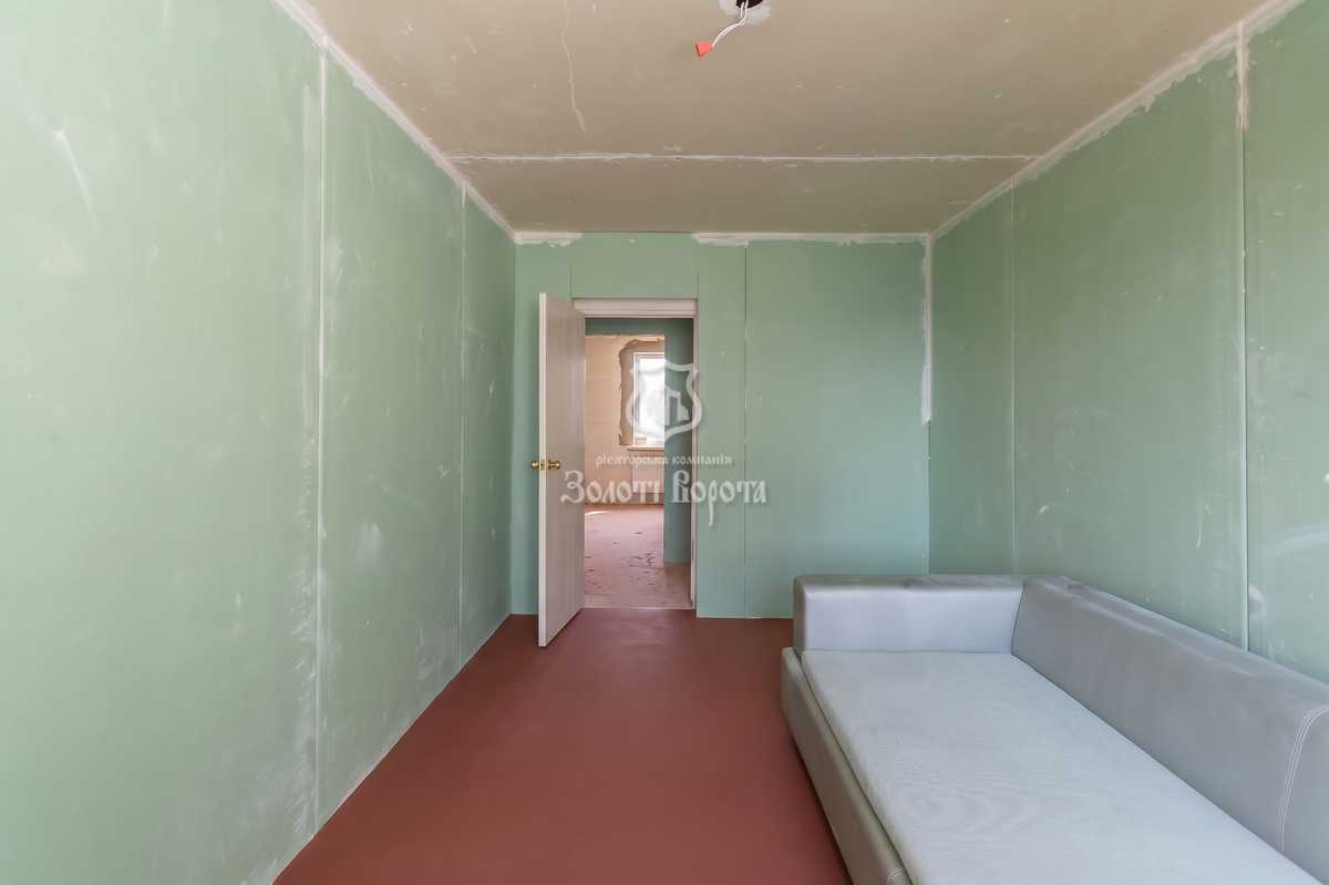 Продажа 4-комнатной квартиры 90 м², Школьный пер., 1а