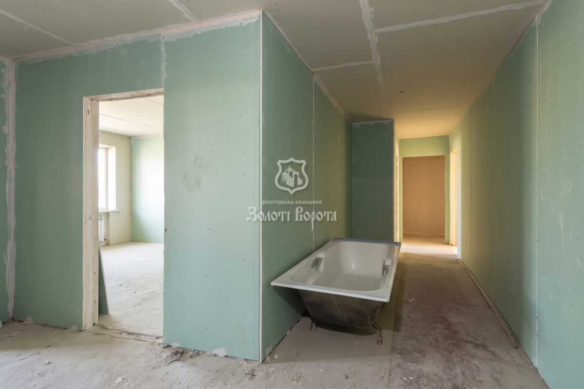 Продажа 4-комнатной квартиры 90 м², Школьный пер., 1а