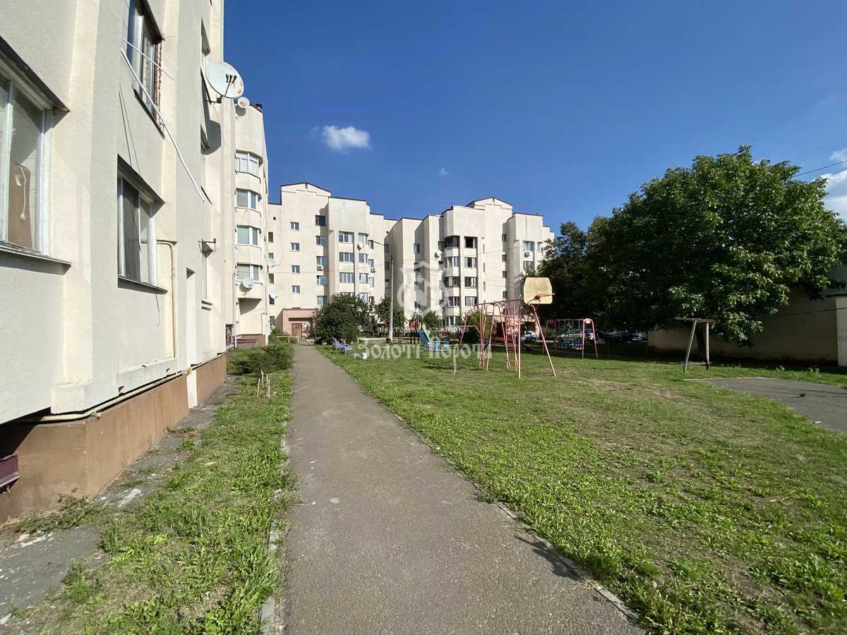 Продажа 4-комнатной квартиры 90 м², Школьный пер., 1а