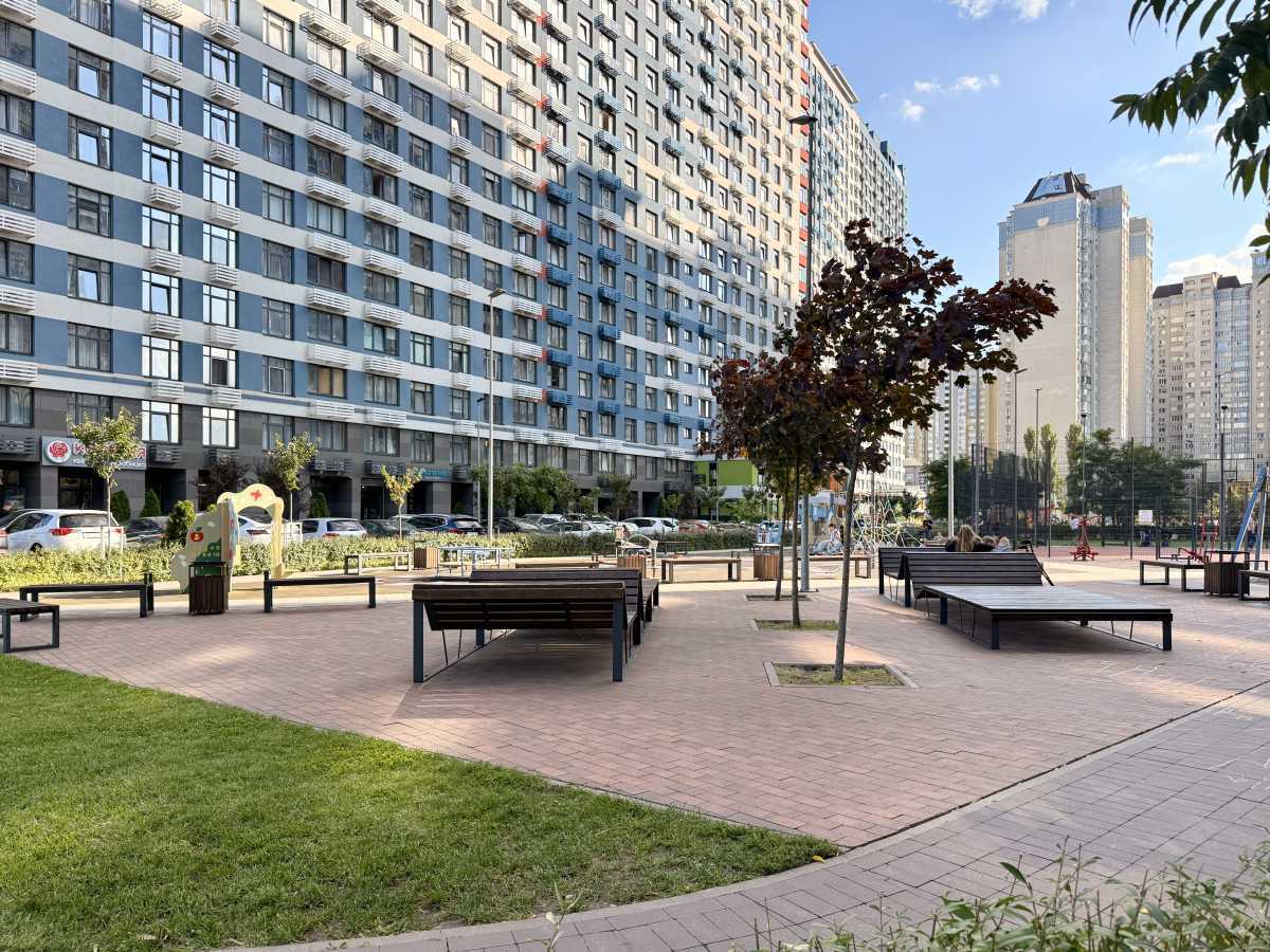 Продаж 1-кімнатної квартири 46.7 м², Євгена Сверстюка вул., 6