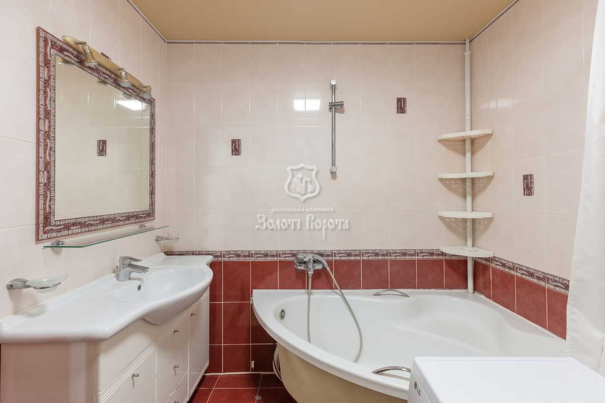Продажа 4-комнатной квартиры 81.9 м², Салютная ул., 4А