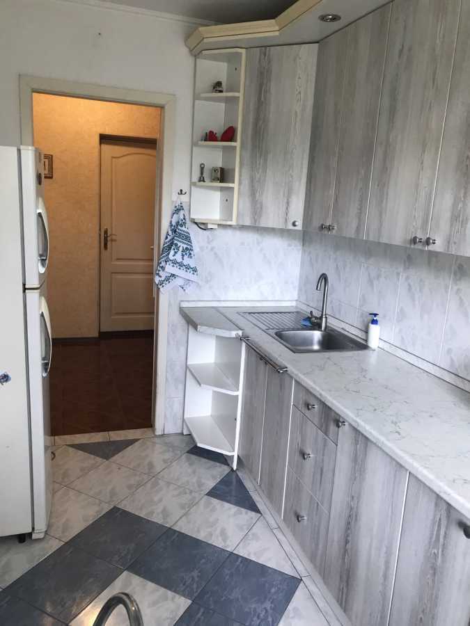 Оренда 3-кімнатної квартири 68 м², Єреванська вул., 32