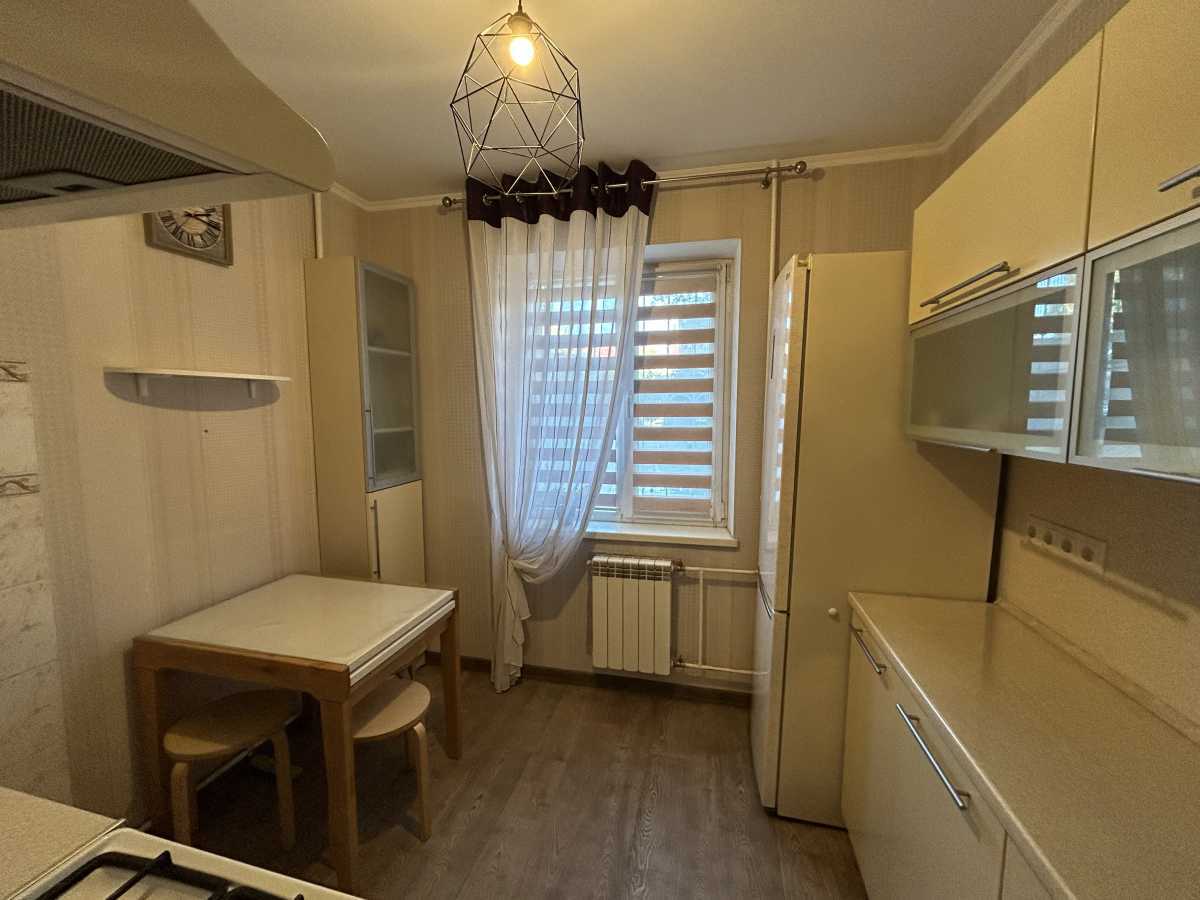 Продаж 3-кімнатної квартири 74.5 м², Ломоносова вул., 8